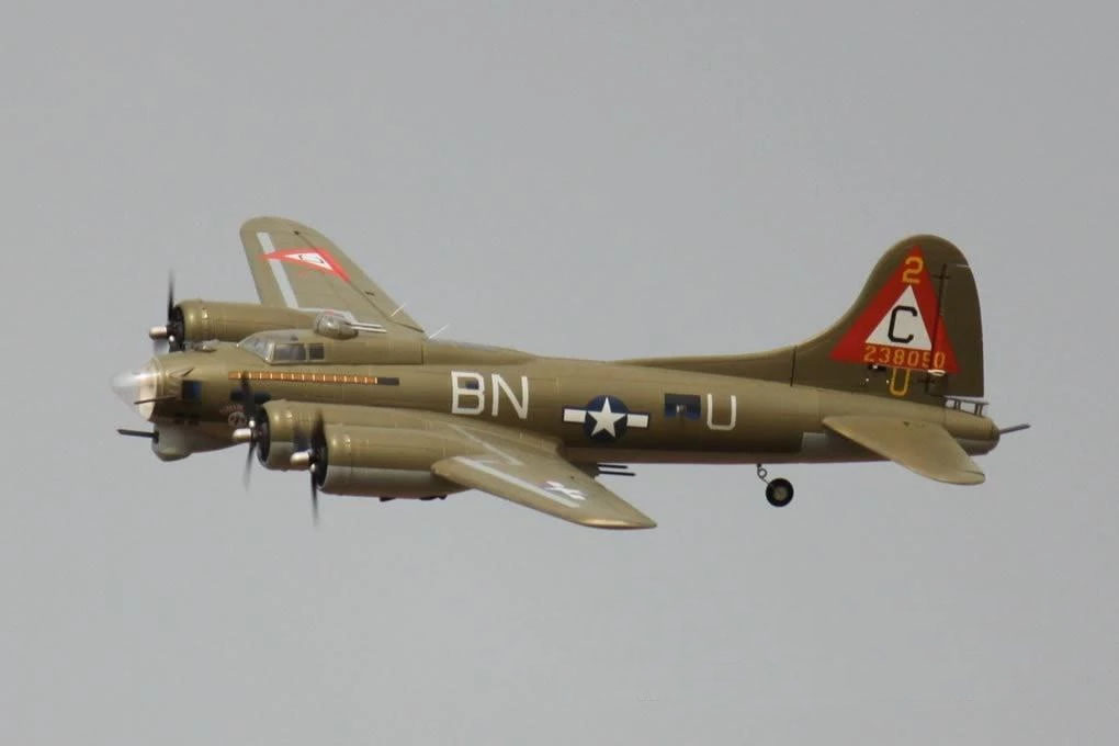 B-17 Flying Fortress  Freewing Model
