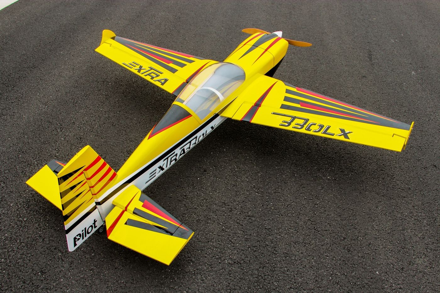 Extra 330 LX Pilot RC