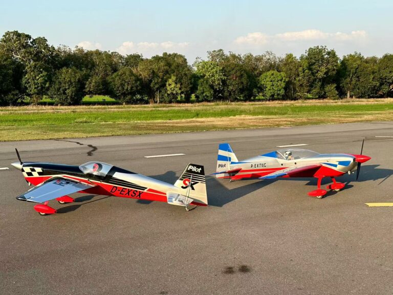 Extra 330 SX 103