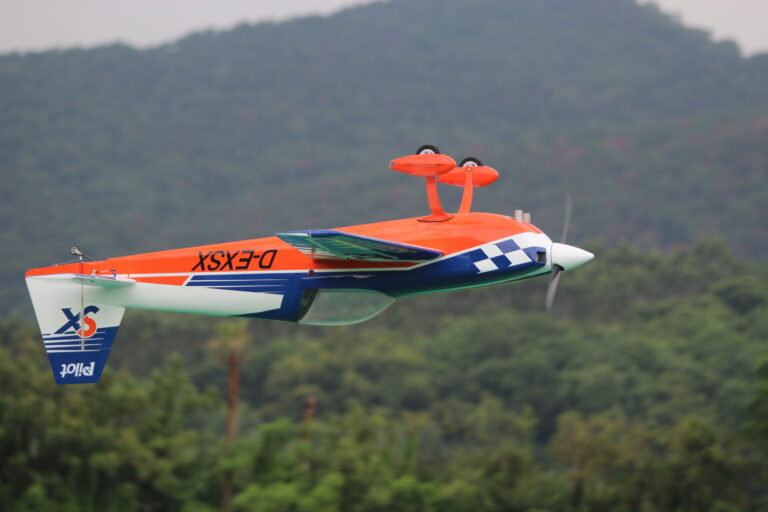 Extra 330 SX 103
