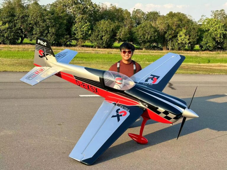 Extra 330 SX 103