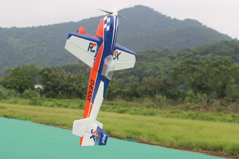 Extra 330 SX 103