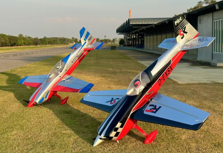 Extra 330 SX 103