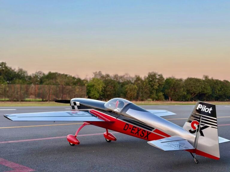 Extra 330 SX 103