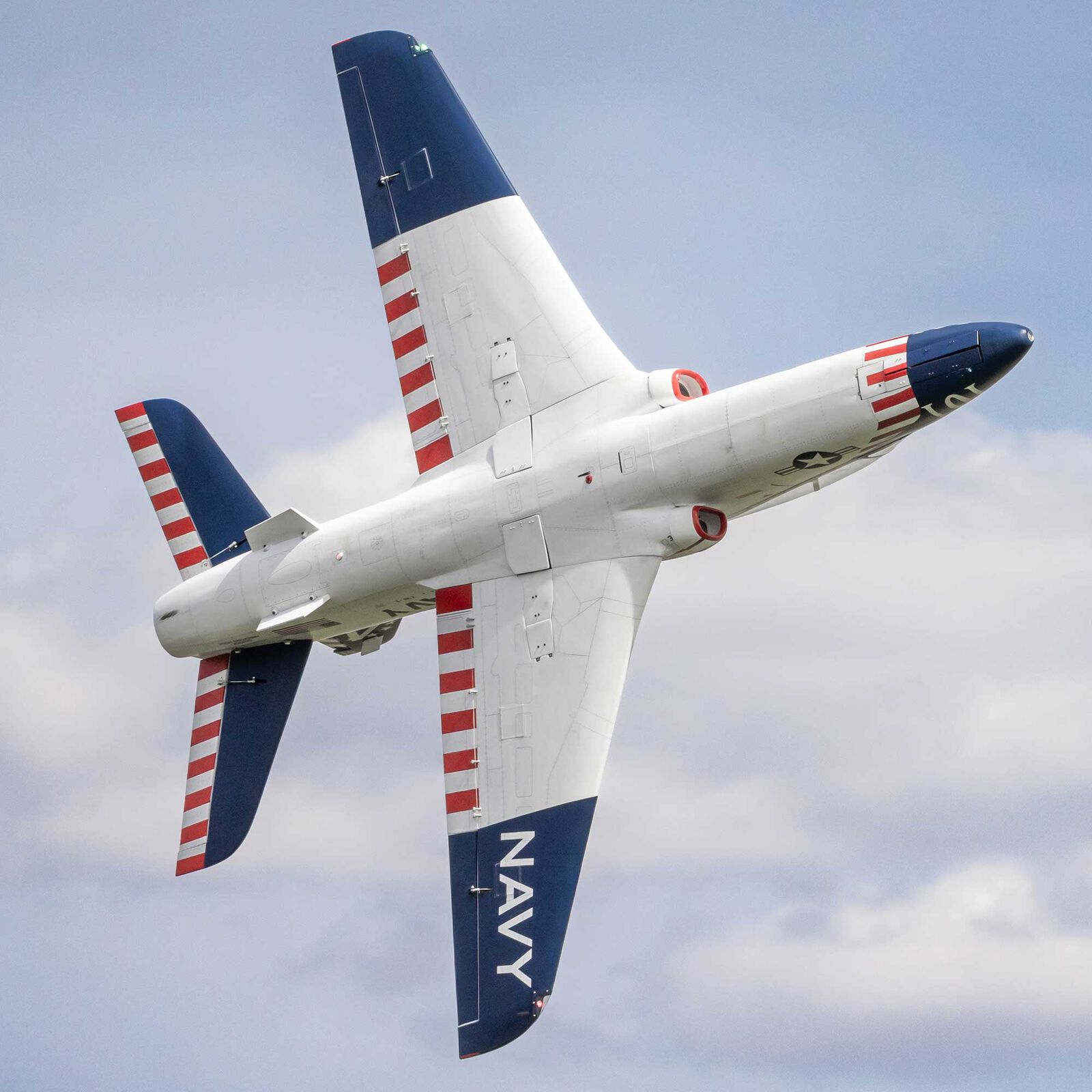 Hawk/T-45 140-160N hangar 9
